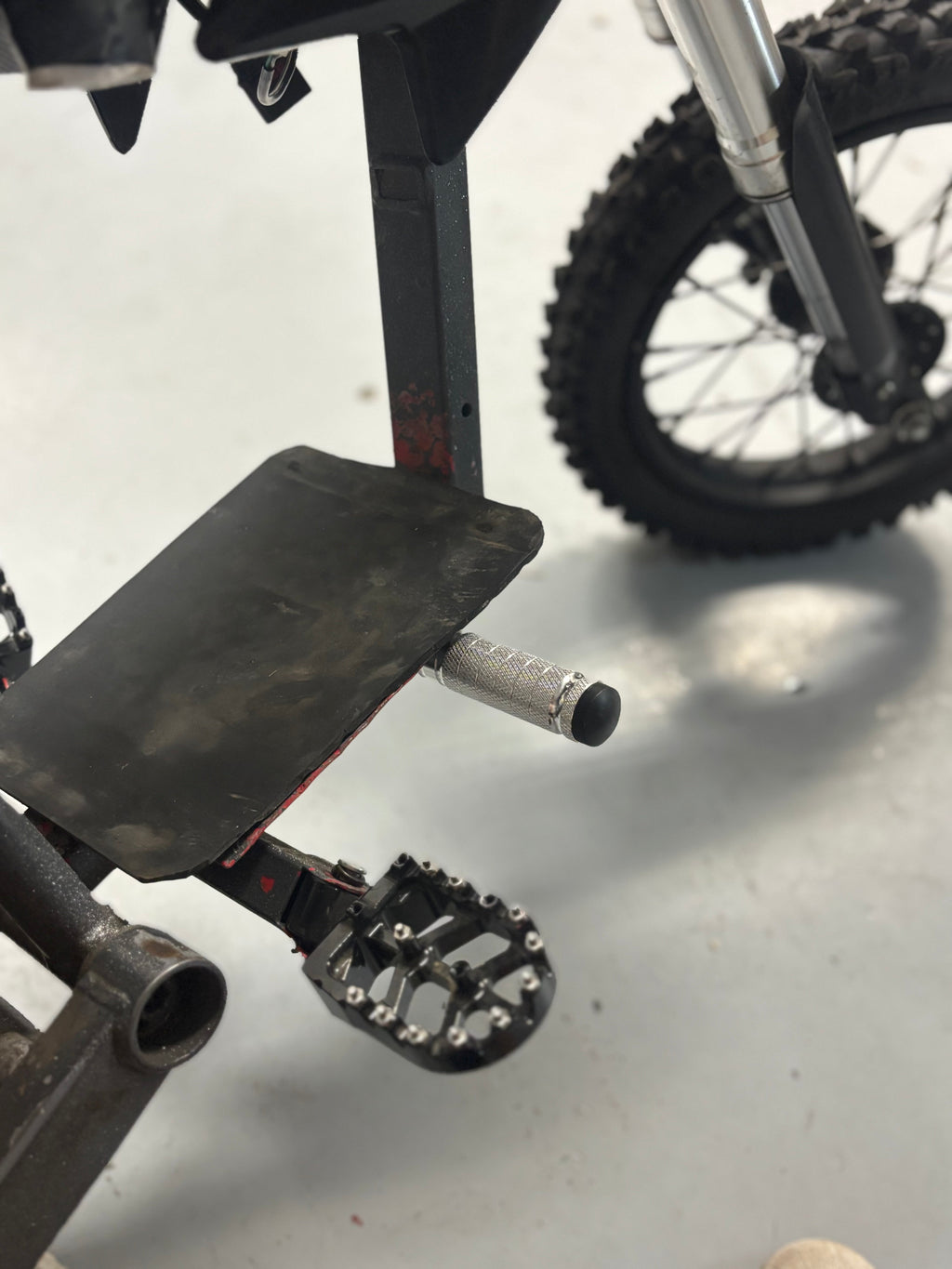 Bolt on Razor Footlock