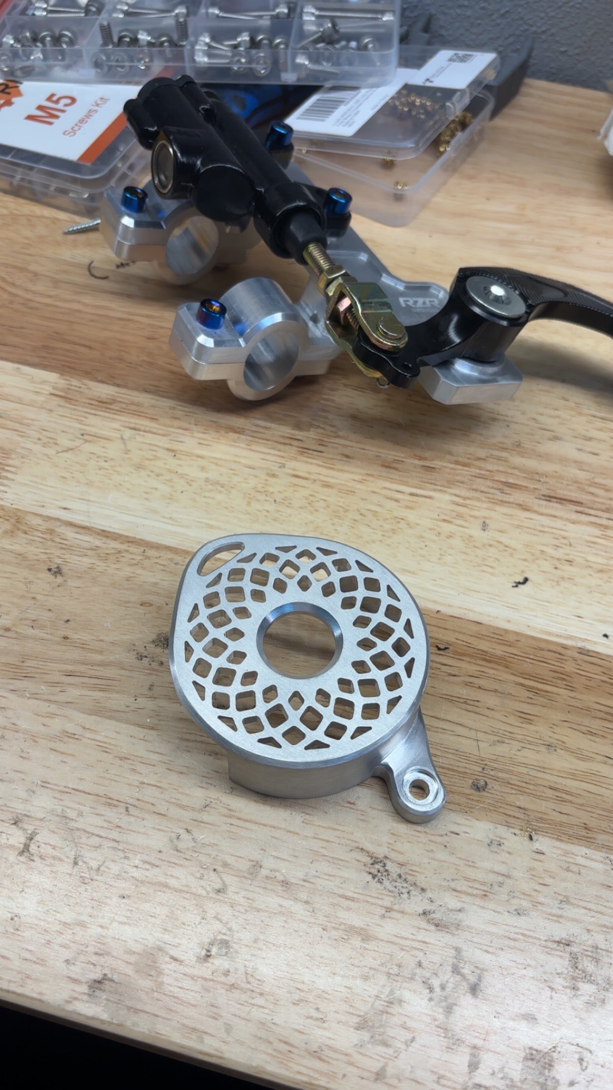 (PREORDER) Metal Motor Cover SE